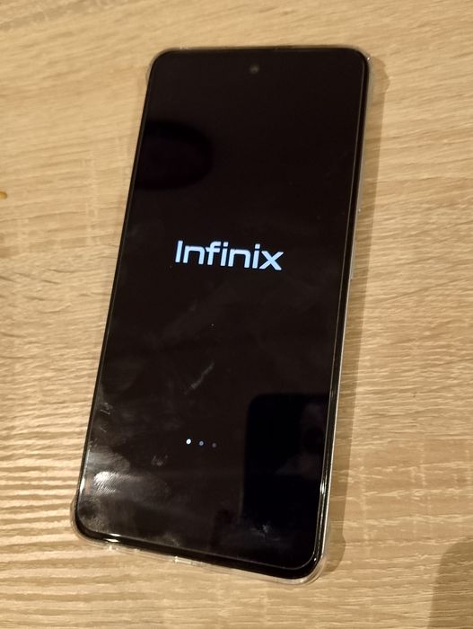 Telefonul este aproape nou fără zgârieturi sau urme de uzura