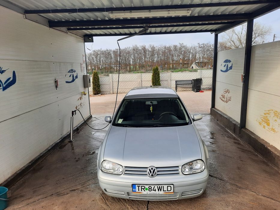Vând Golf 4 16 benzina