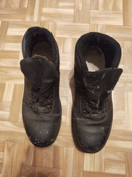 Ботинки рабочие со вставкой.