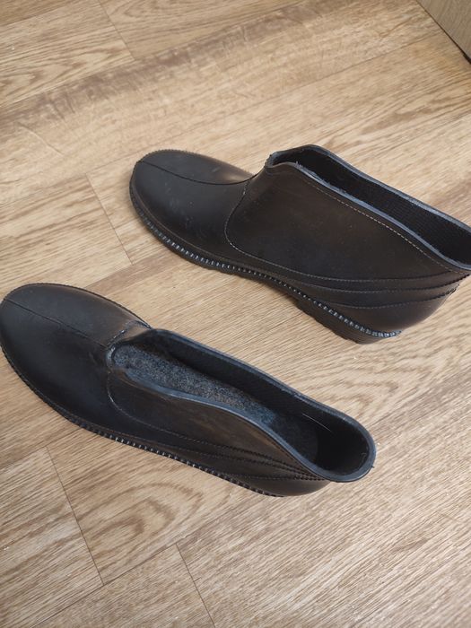 Сапоги резиновые 37 рр абсолютно новые