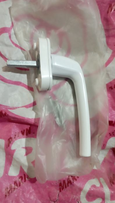 Ручки ,шпингалеты,навесы