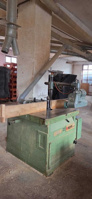 Masina de frezat cu diferite freze