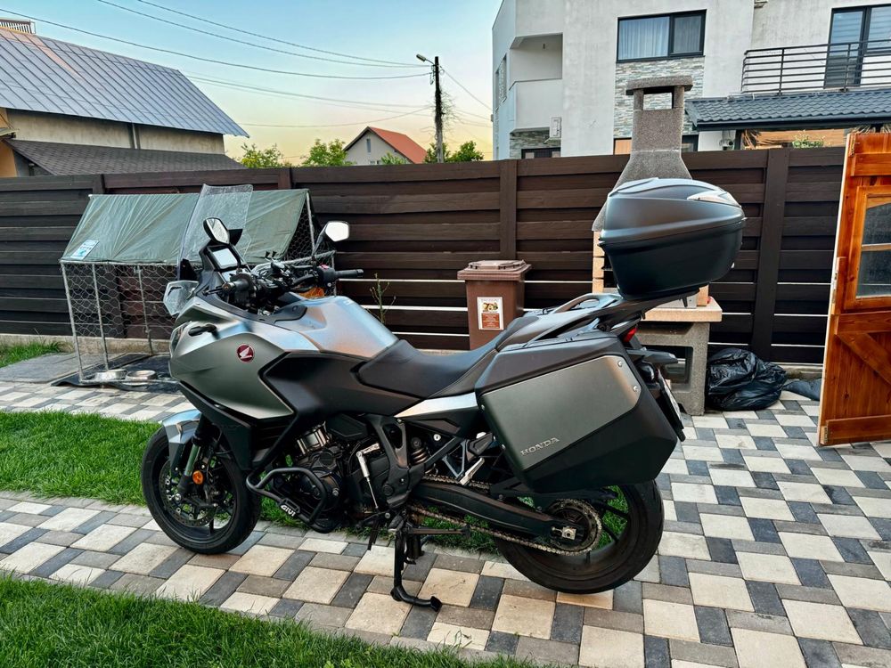 Honda     NT1100