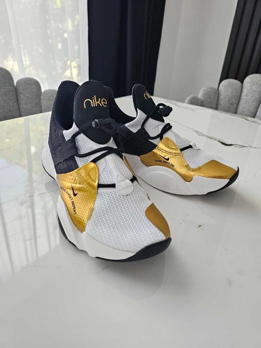 Маратонки Nike Wmns Nike Superrep Groove