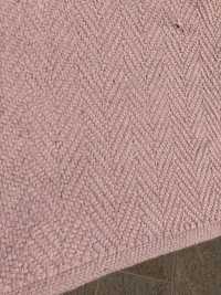 Розов килим