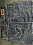 Fusta Levi’s noua nepurtata