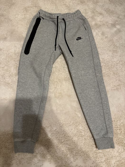 Pantaloni Nike tech
