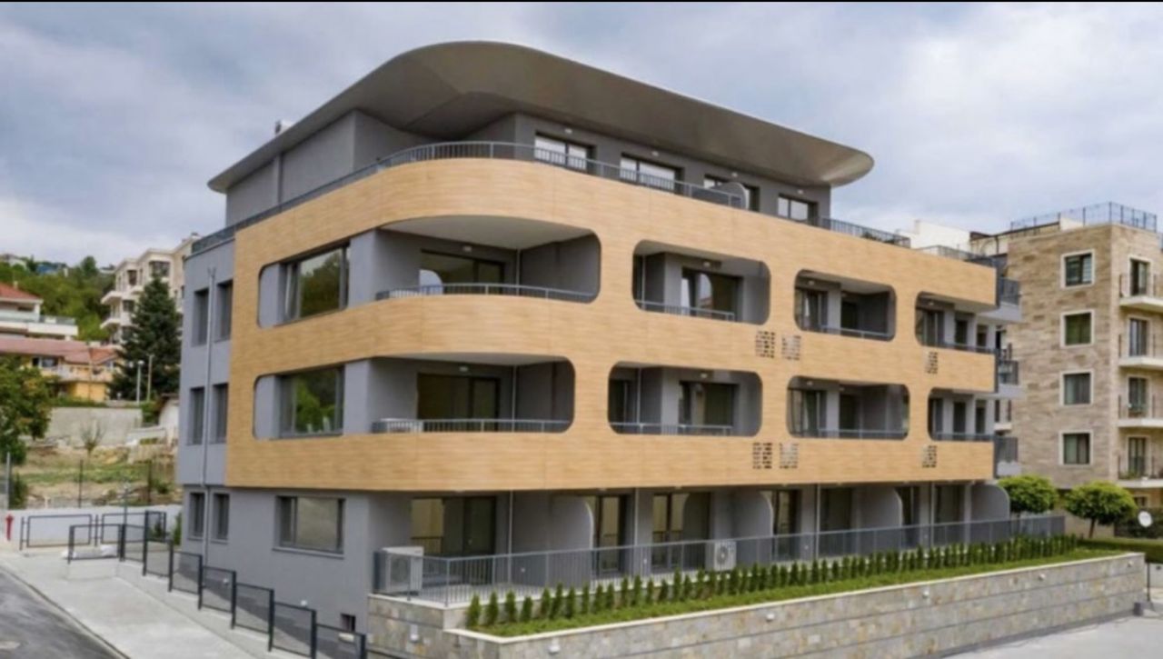 Продава се Тристаен апартамент в Варна, Базар Левски - 100 кв.м за 2350 €/кв.м - Снимка #14