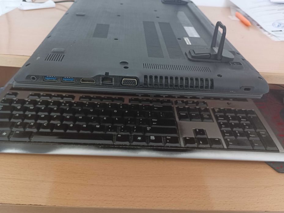 Продавам Лаптоп Acer Aspire E 17