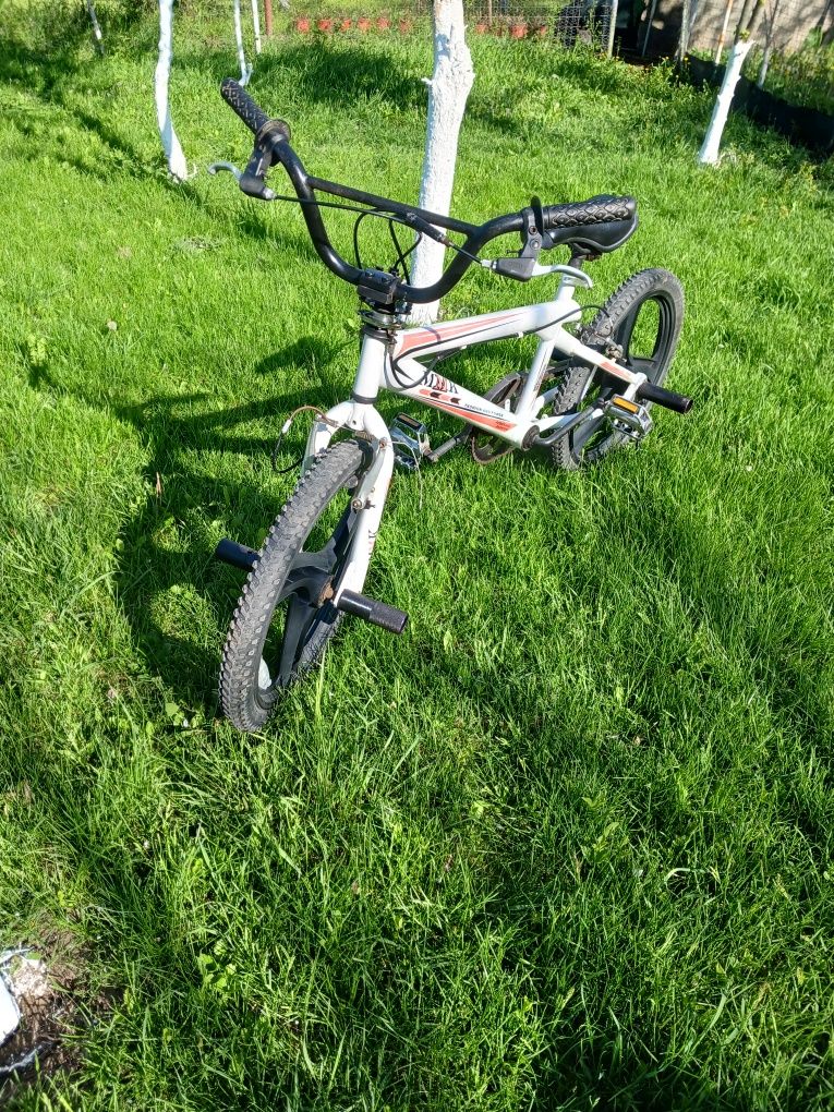 Vând bicicletă bmx