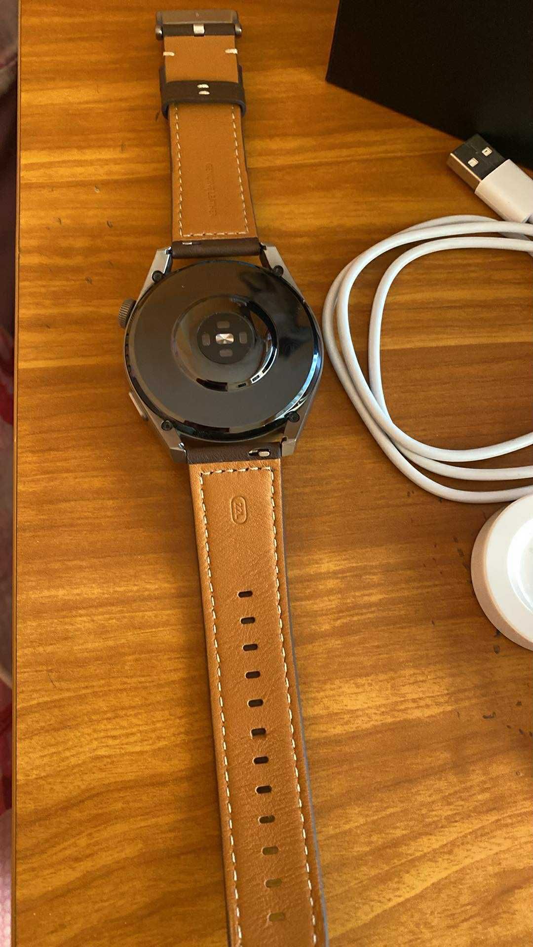 Продавам Смарт часовник Huawei 3 Pro само за 199 лв!