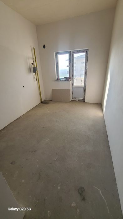 Uy sotiladi 7 mk 1 xonalik