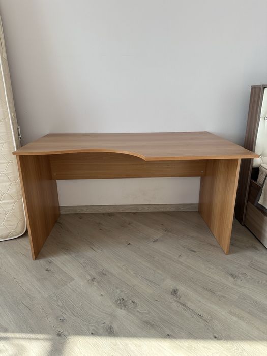 Продается стол  офисный