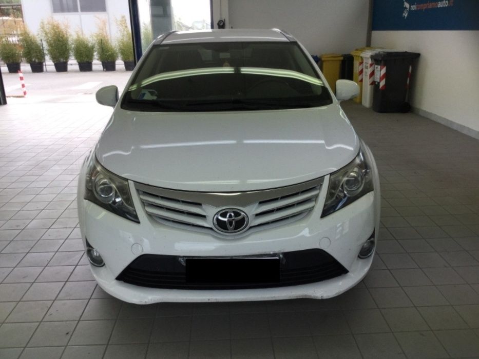 Dezmembrari Toyota Avensis 2.0 D-4D Lounge 2012