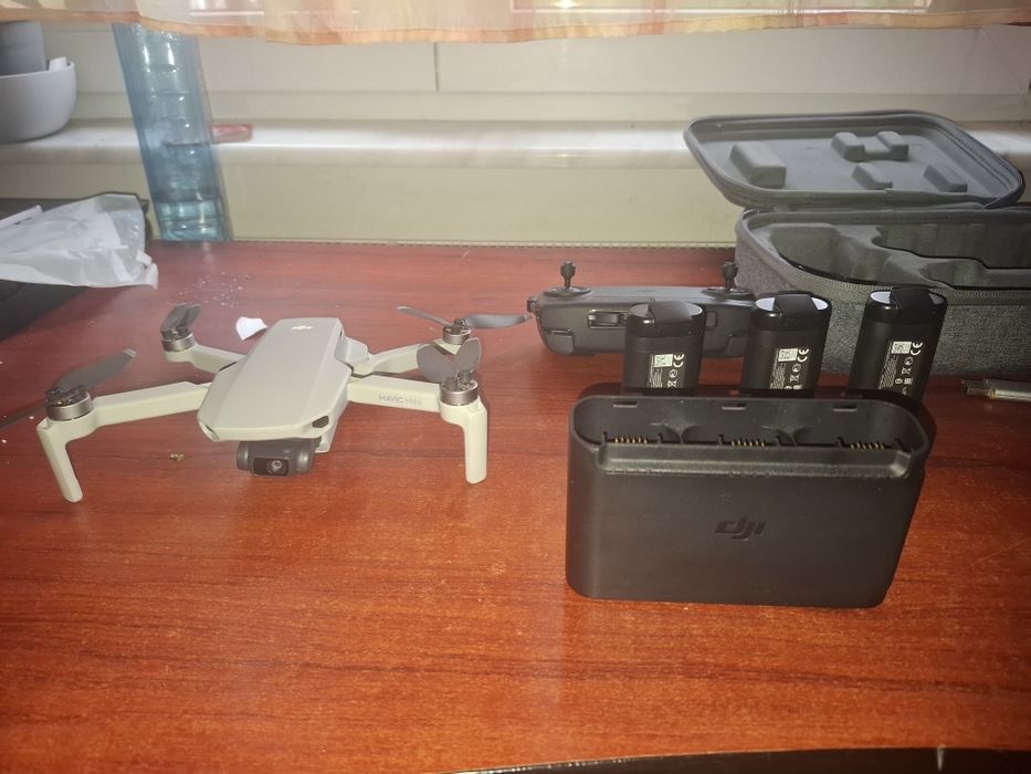 Vând drona dji mavic mini
