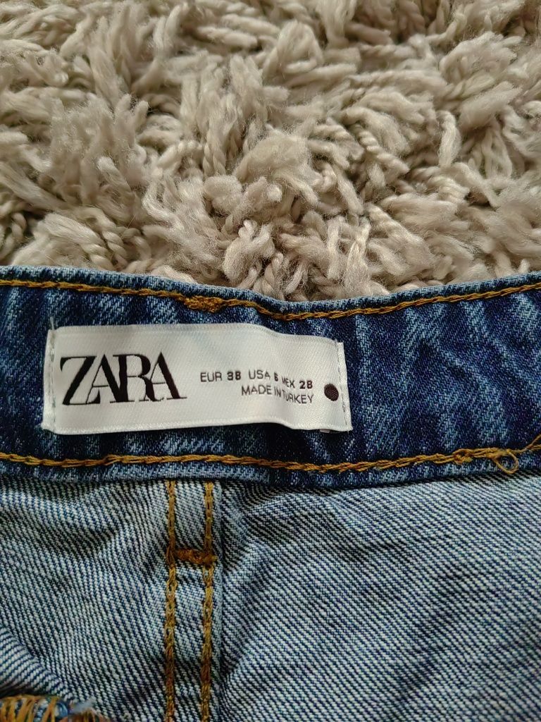 Pantaloni scurti Zara