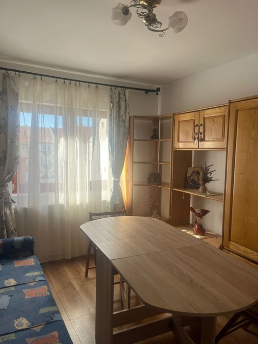 Închiriez apartament