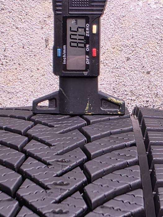 Vând două anvelope de iarna semperit 235 40 18  dot 2622