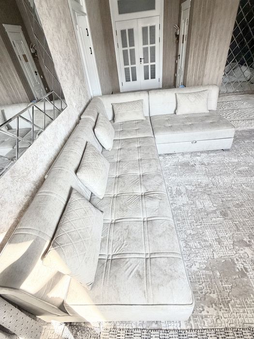 Продаю мягкий уголок с большим пуфиком!