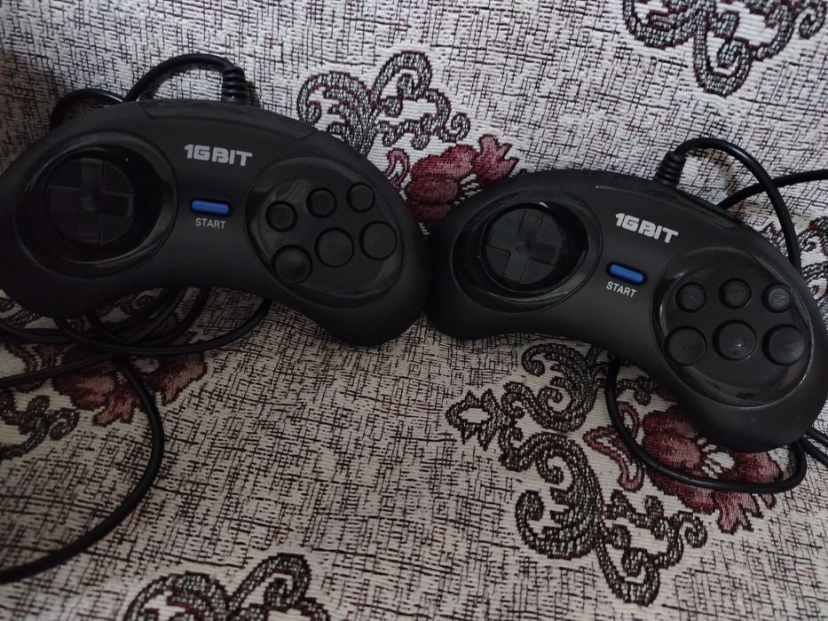 Sega 16 Bit почти новая, использовалась всего один раз.
Полный комплек