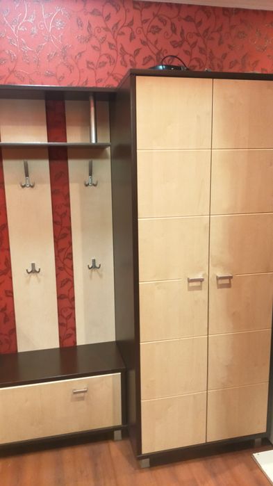 Прихожая вешалка со шкафом