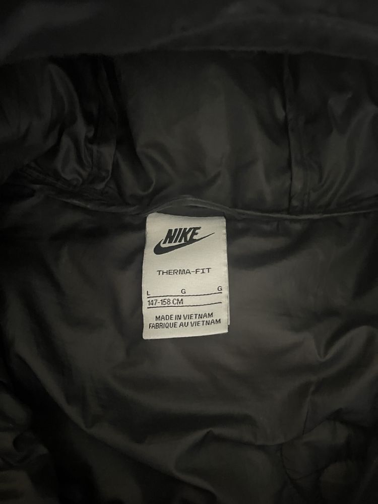 Детско яке Nike.
