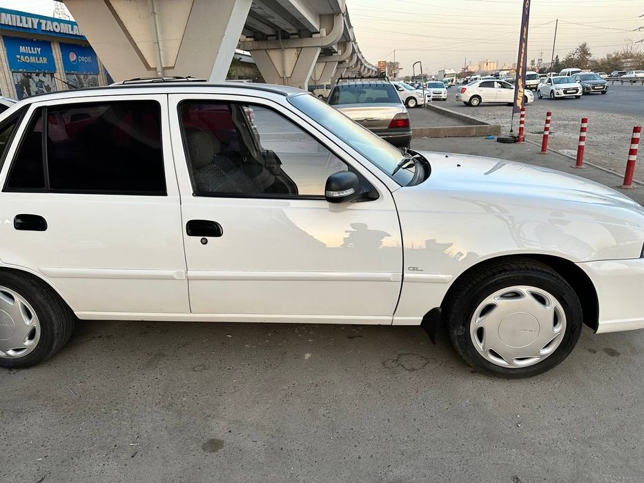 Xolati  zor 2ta eshikda sepilgan ichiga otmagan 5600$ bolishi