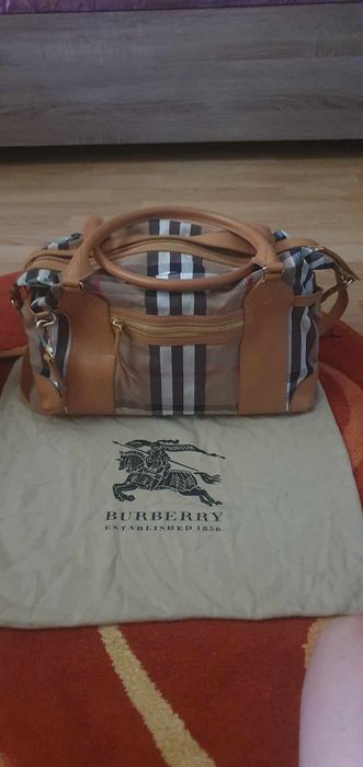 Vând Genți Burberry,Bally,Thom Brown