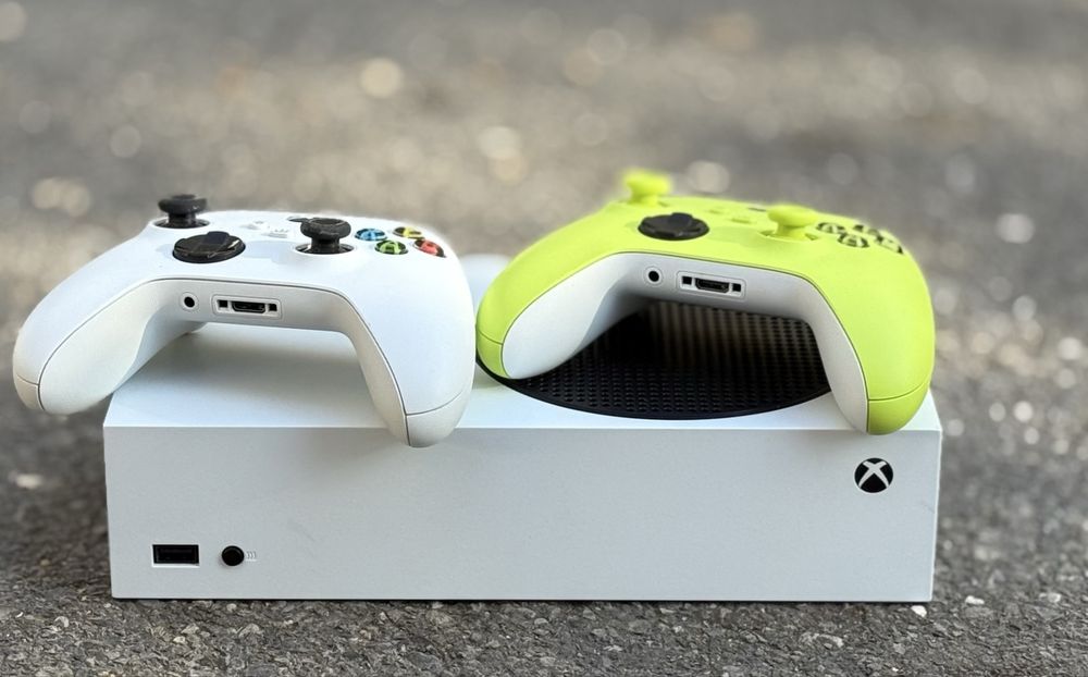 Конзола Microsoft Xbox Series S, 512 GB + 2 оригинални контролера