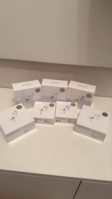 Air pods (pro 2 & 4)