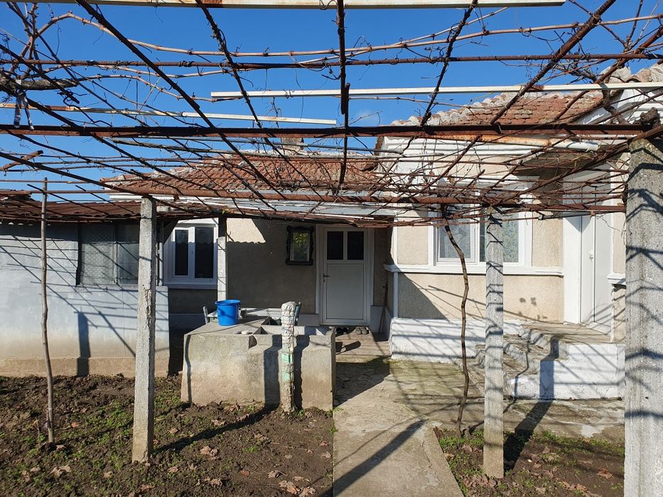 Къща в с.Стожер, обл. Добрич (БАРТЕР))