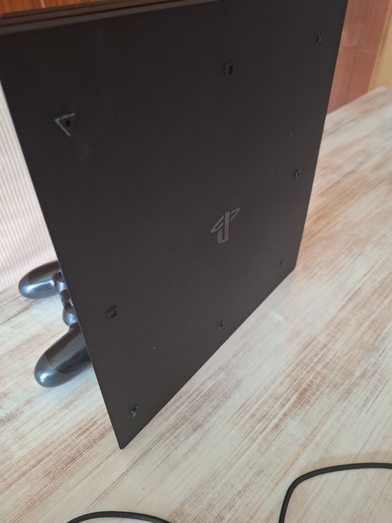Playstation4PRO+6 игри
