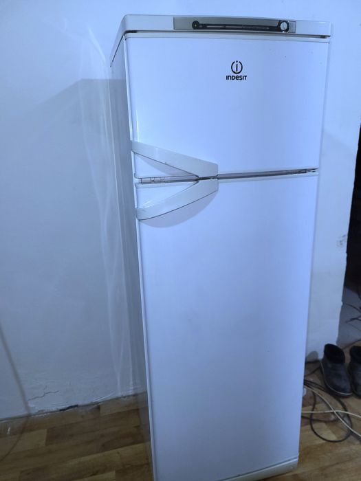 Холодильник Indesit