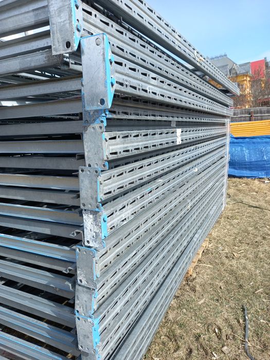 Rafturi metalice pentru paleti