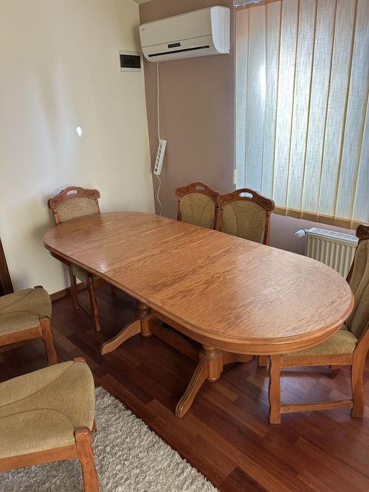 Vand  Masă extensibilă din lemn masiv + 6 scaune – stare foarte bună