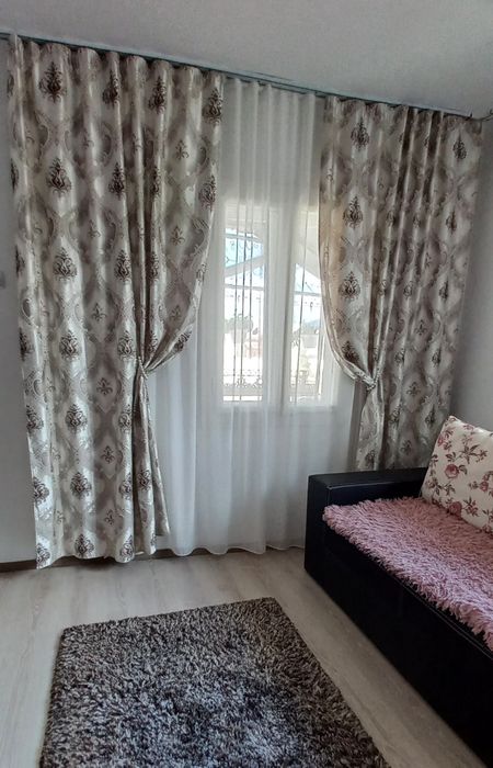 Draperii bej cu model deosebit set de 3 bucati