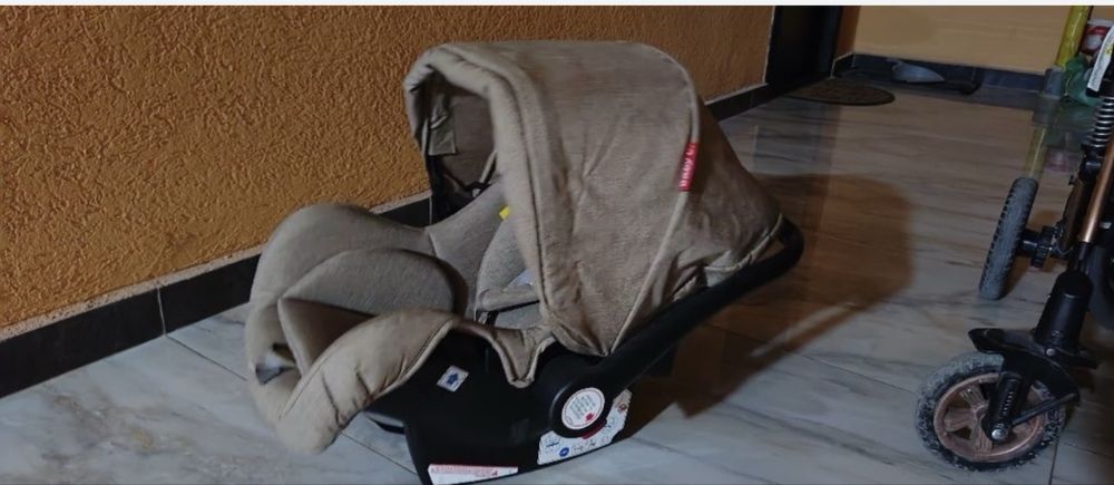 Carucior pentru bebe impecabil