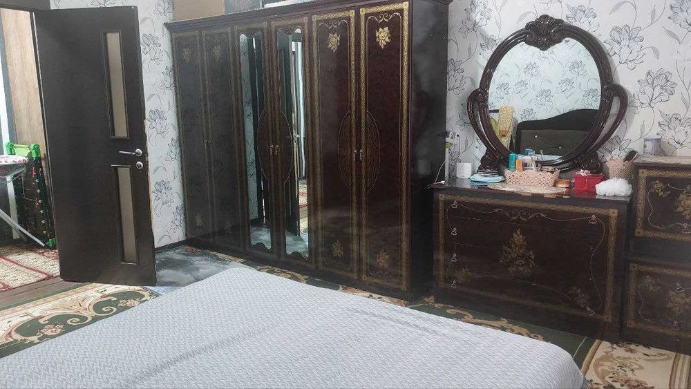 Сотилади. Ўзимни уйим. Сергилида.