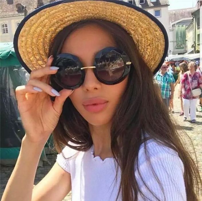 Dolce & Gabbana слънчеви очила по модел на марката