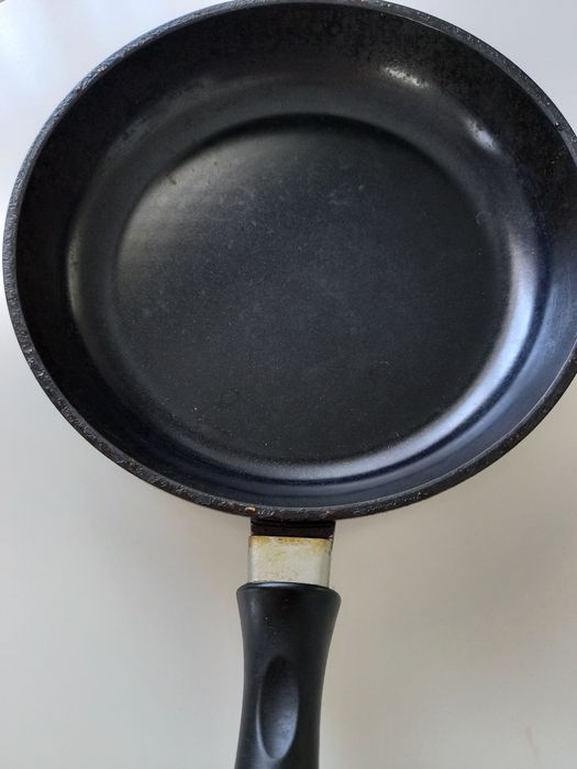 Сковородки 2 штуки