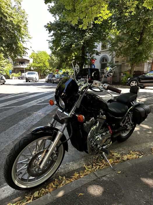 Suzuki Intruder VS700 Varianta Rara