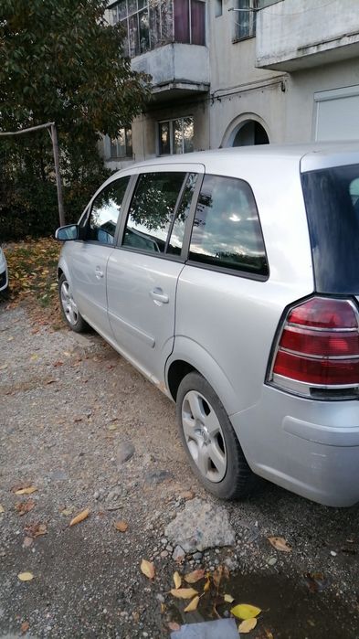 Vând Opel Zafira