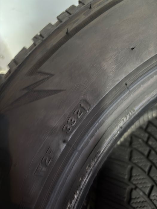 215/60R16 99H Bridgestone blizak DOT21