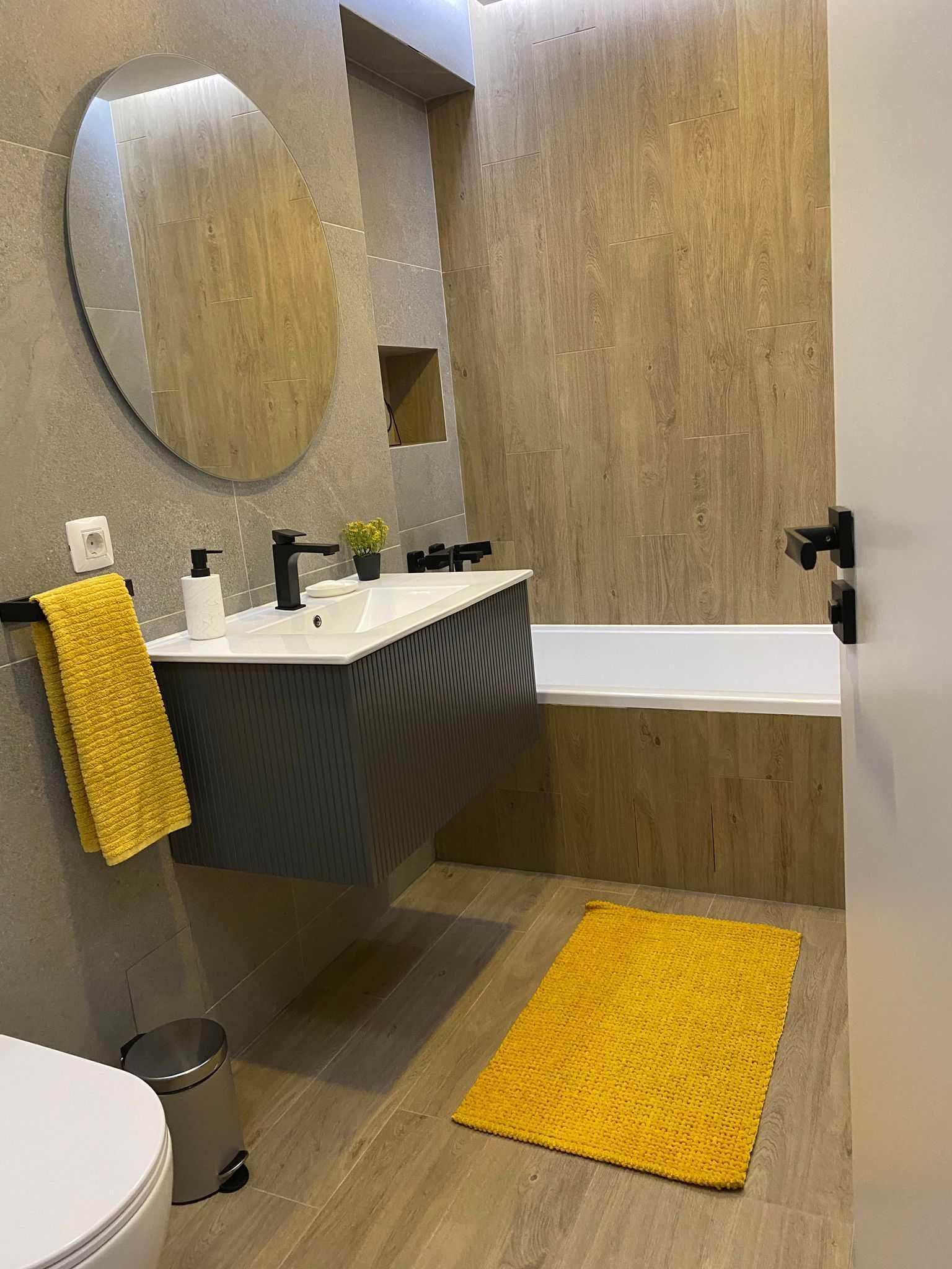 Apartament cu  3 Camere - zona Maurer Residence
