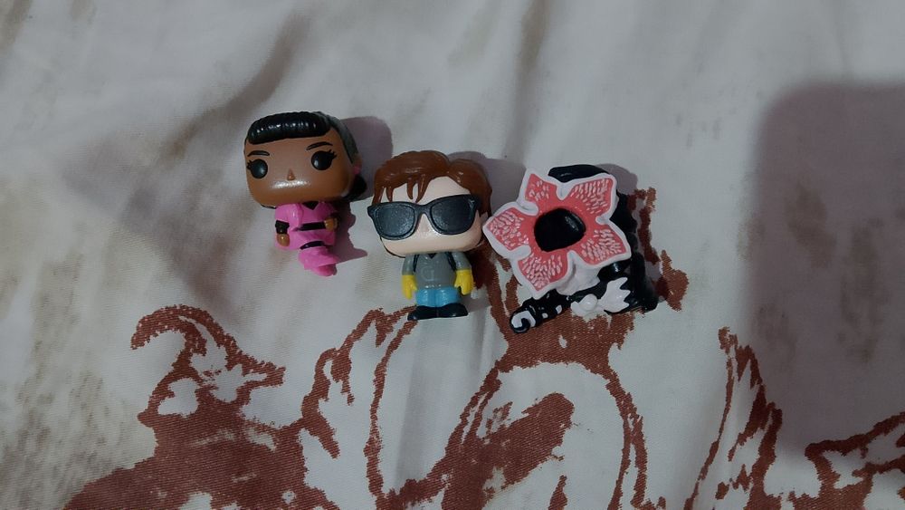 фигурки очень странные дела