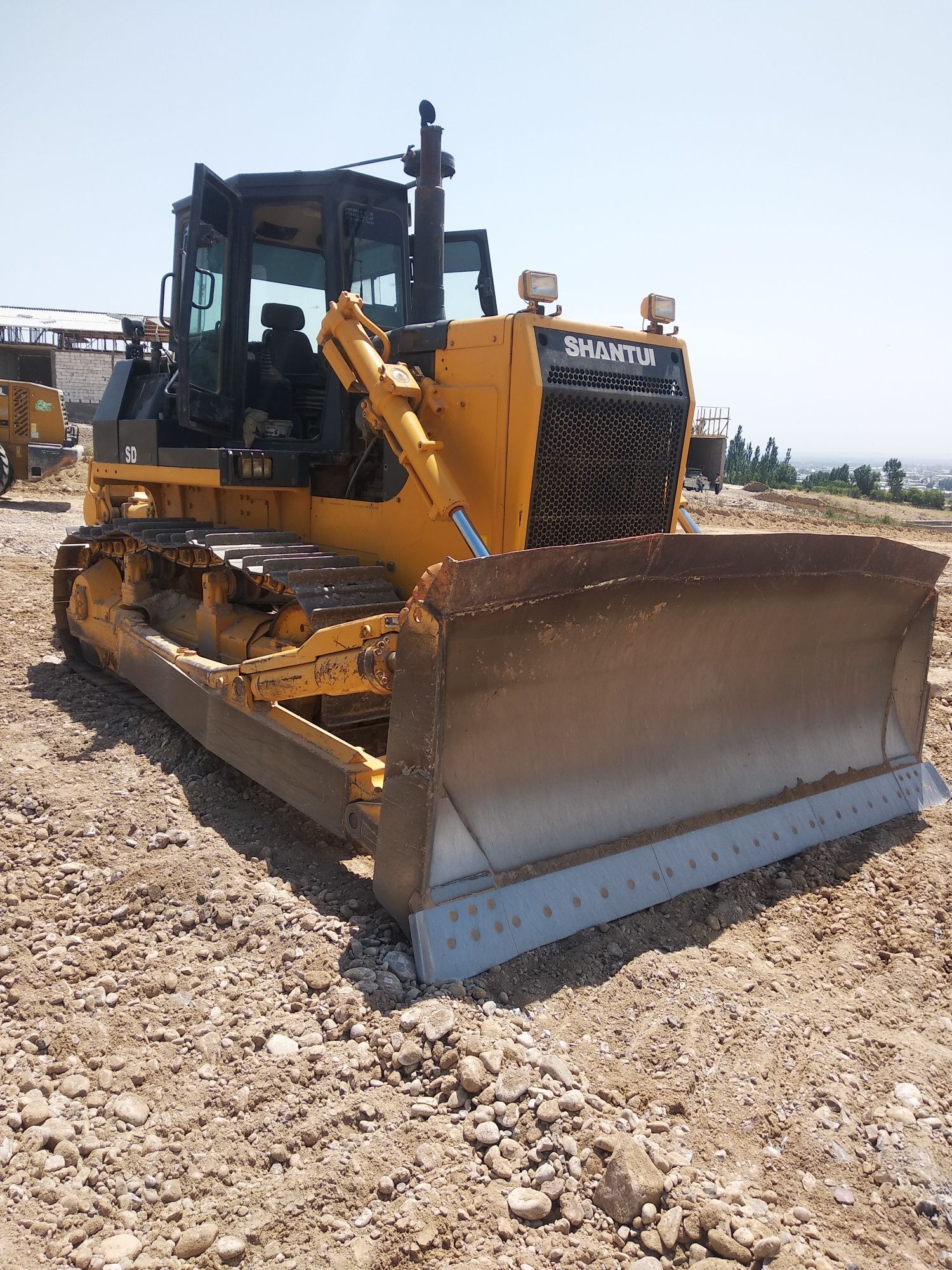 Arenda buldozer shantu sd 22 sd 23 bor