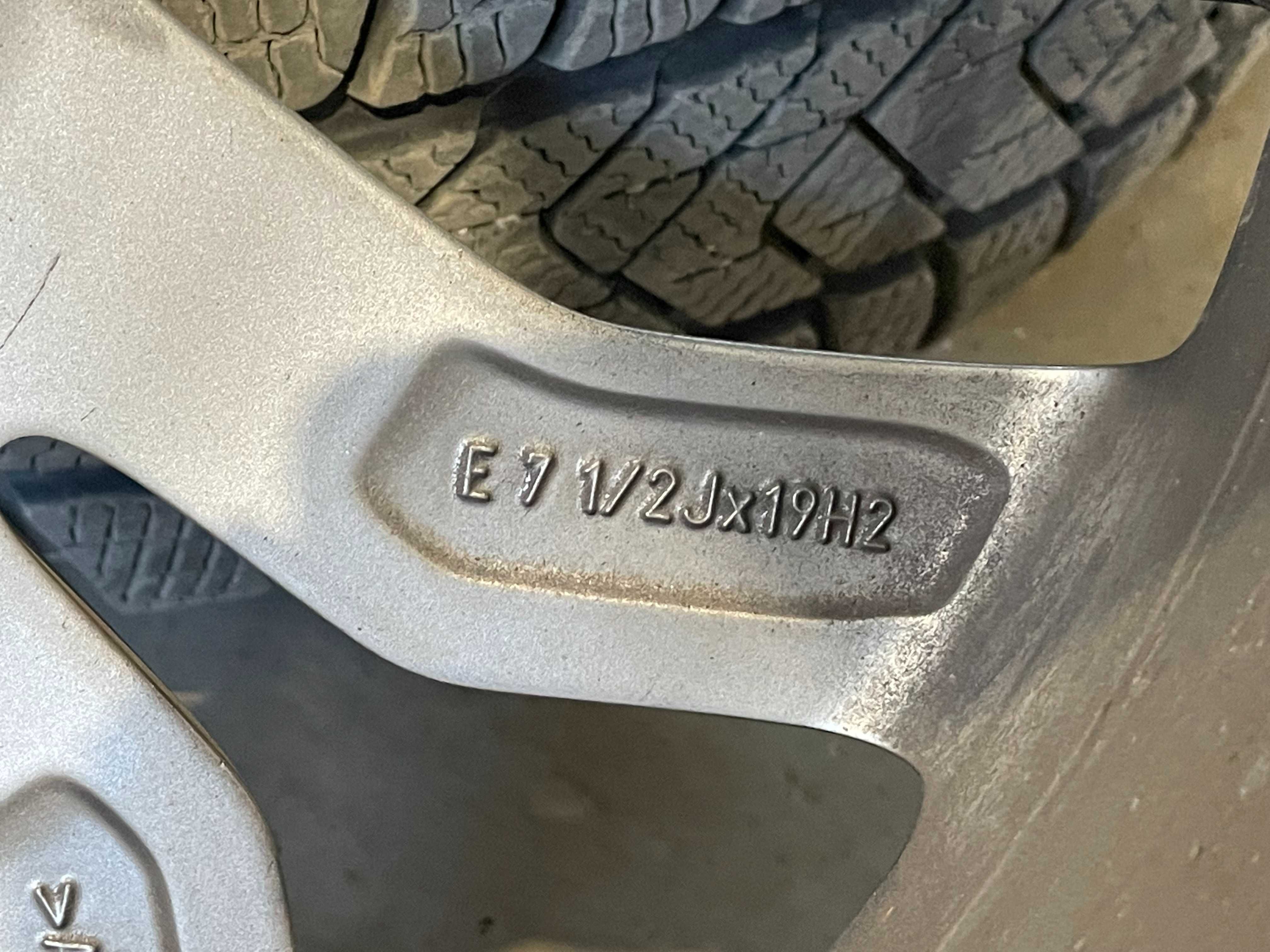 зимни гуми Pirelli с джанти 245/50 R19 за Х3 и Х4 от Г серия 1/2Jx19H2