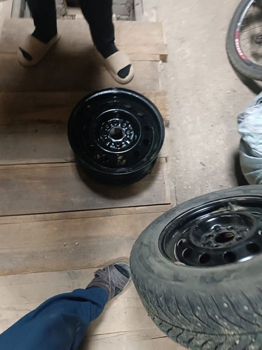 Продам зимние шины с диском r14