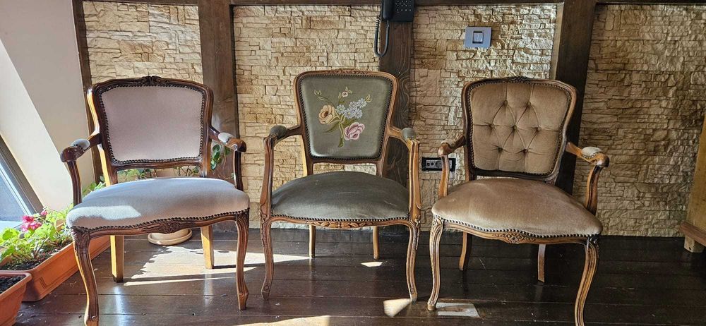 scaune cu spatar tapitate brodate vintage
