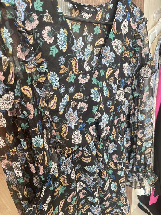 Флорална къса рокля Mango